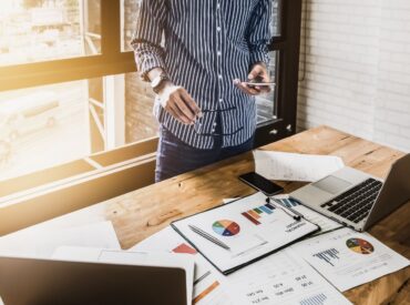 Procore consultant helping a customer maximize ROI
